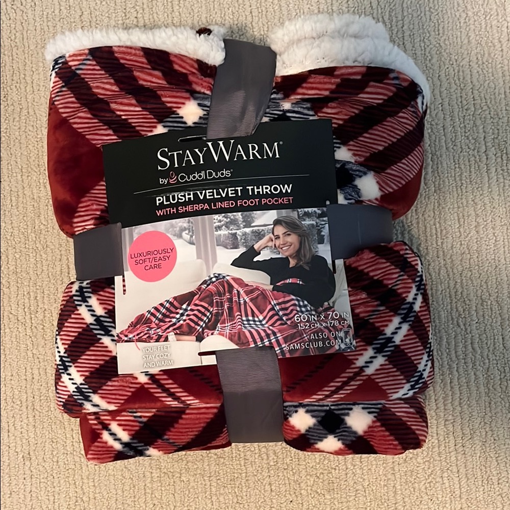 Stay Warm Cuddl Duds Plush Velvet Throw with Sherpa Lined Foot Pocket NWT 60x 70